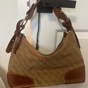 Dooney Bourke medium shoulder bag